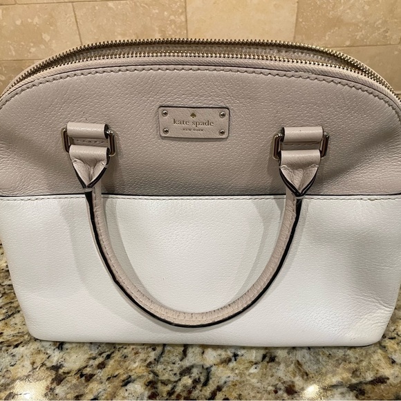 KATE SPADE LEILA MEDIUM TRIPLE COMPARTMENT SHOULDER BAG SAND BEIGE CREAM LEATHER